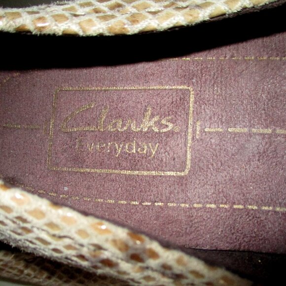 Clarks Everyday Womens Beige Faux Snakeskin Leather Loafer - Size 6M - Picture 7 of 9